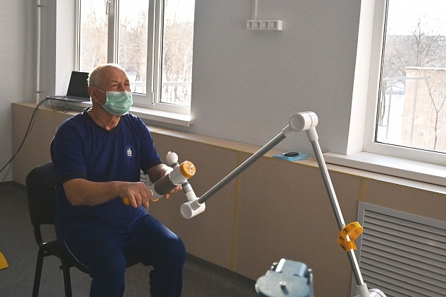 В Волгоградский гериатрический центр поступило 12 современных медицинских аппаратов 